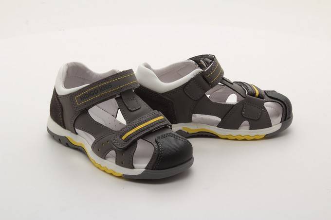 Сандалии закрытые