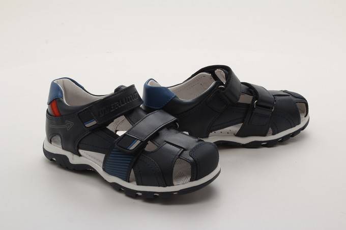 Сандалии закрытые