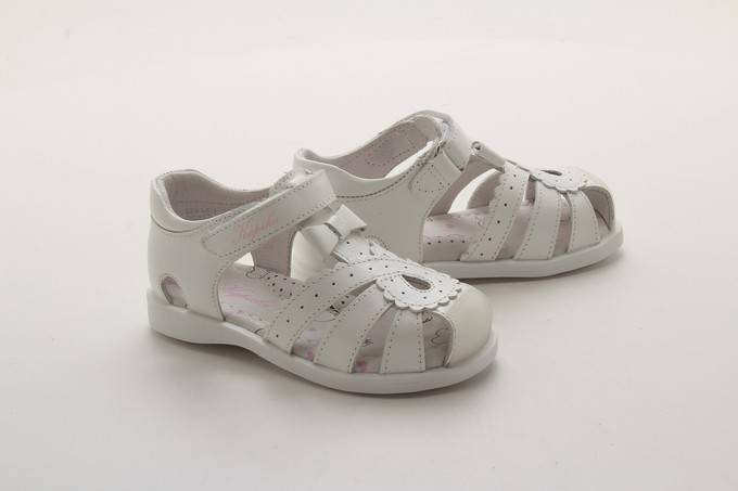 Сандалии закрытые