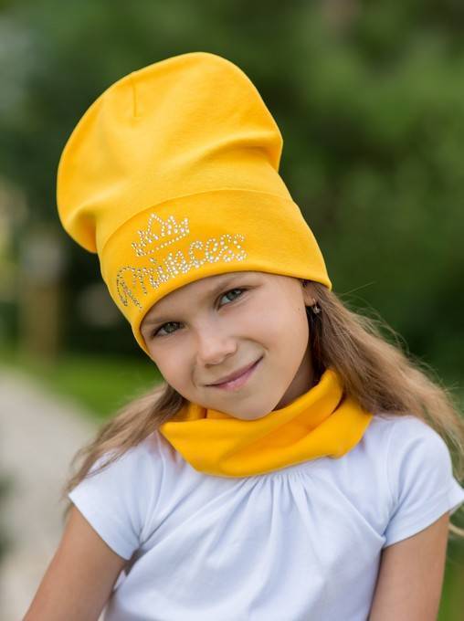 Шапка с отворотом трикотажная